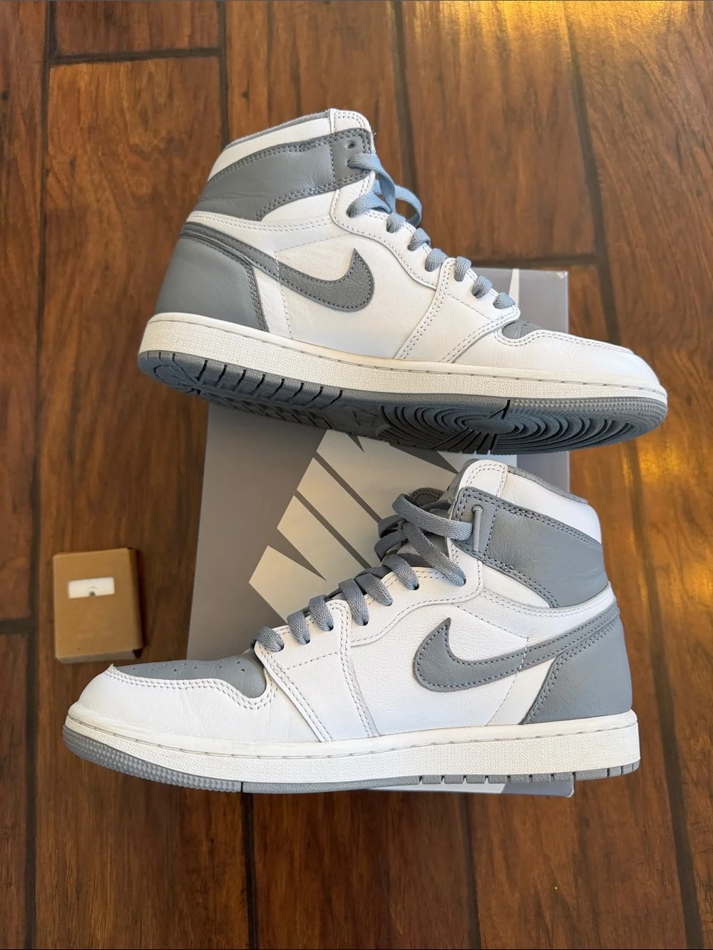 Air Jordan 1 RetroHigh OG Sneakers in Light Gray and White
